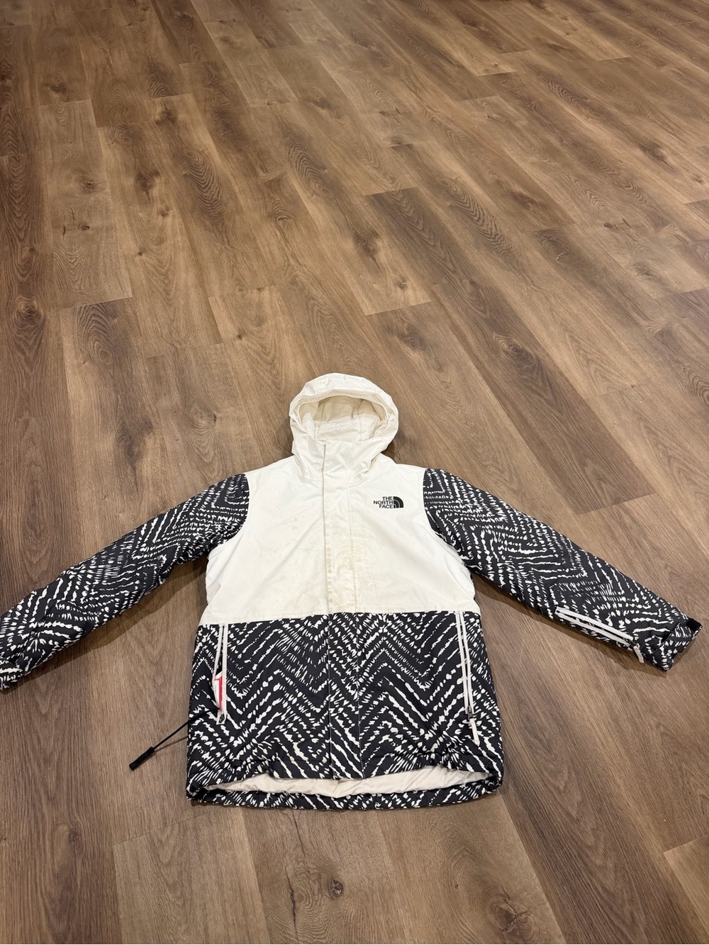 The North Face Kids Two-Tone White Hooded Puffer with Black Patterned Panels